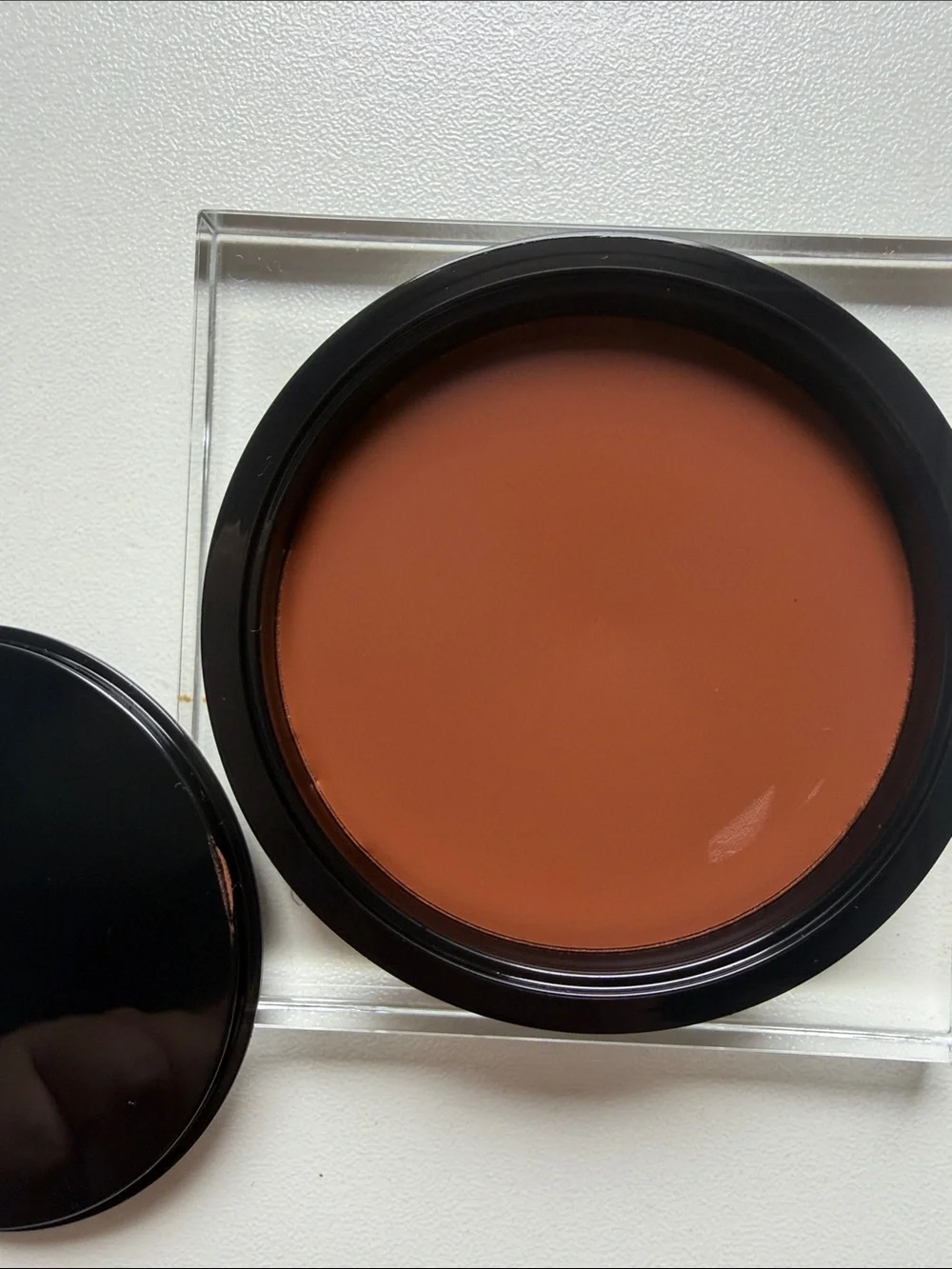 HUDA BEAUTY cream bronzer